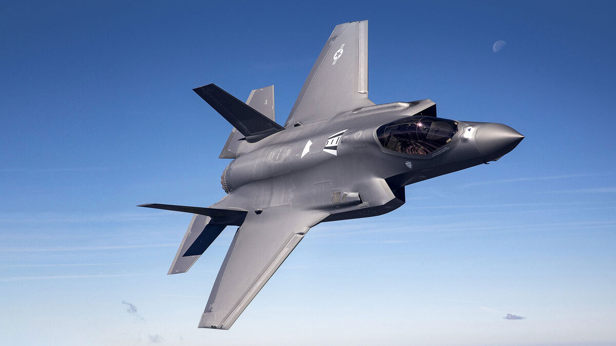 Wielodomenowe ćwiczenia w wirtualnej przestrzeni: Lockheed Martin połączył symulatory z odległych baz