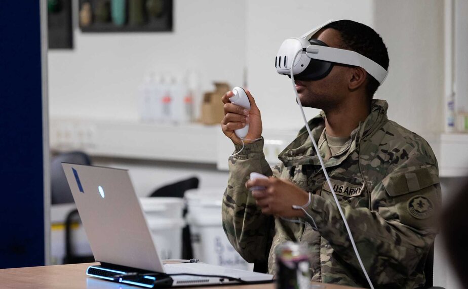 US Army szkoli żołnierzy 2. Pułku Kawalerii w VR do walki z dronami