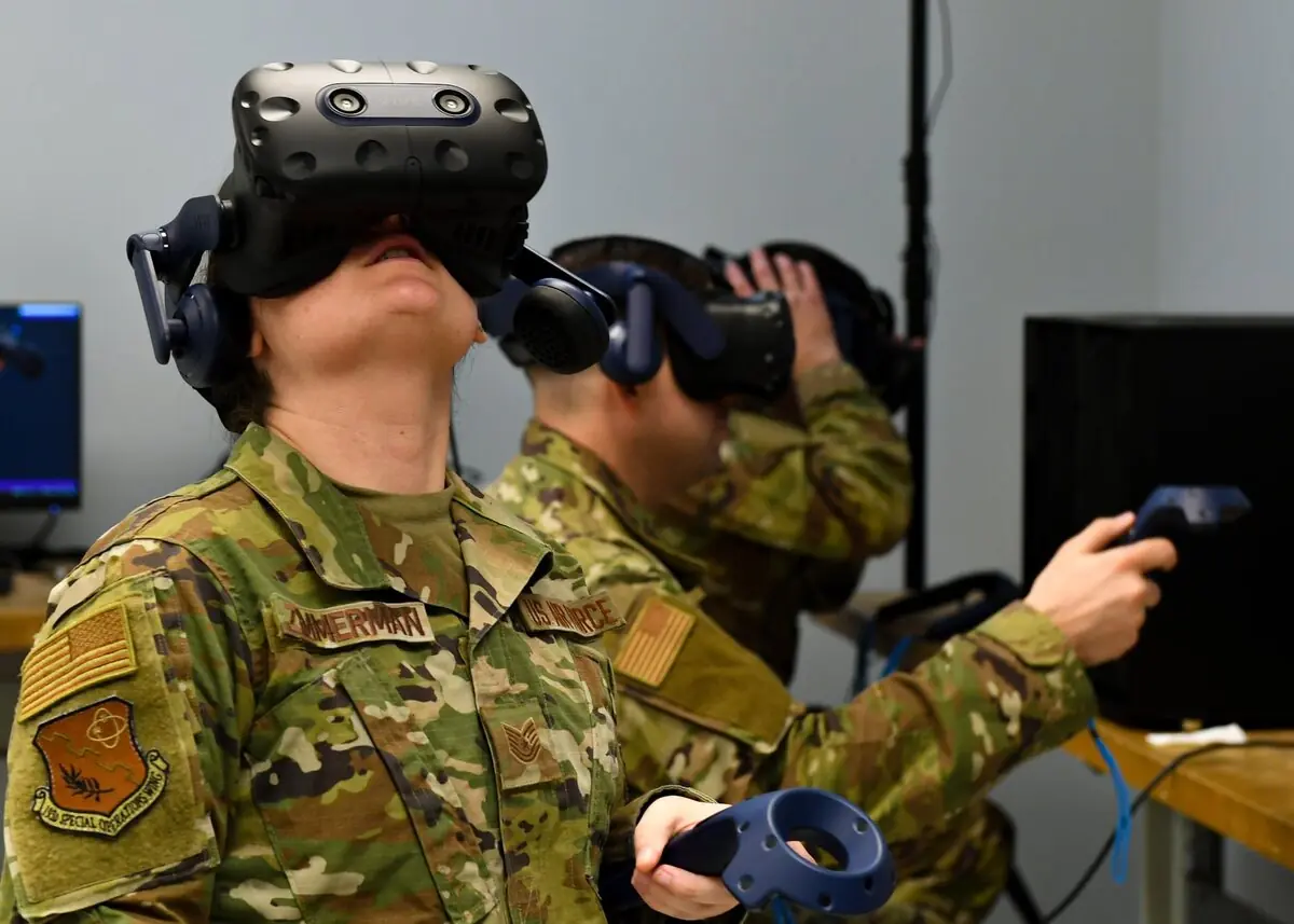 Siły Powietrzne USA wdrażają VR w szkoleniu techników lotniczych