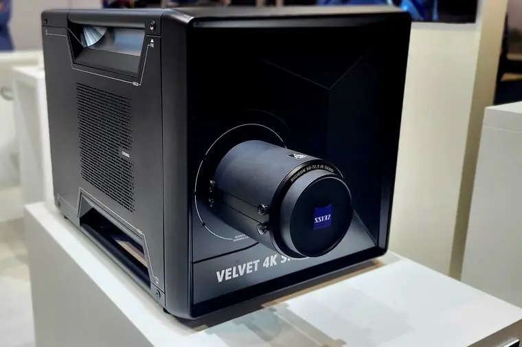 Zeiss prezentuje projektor Velvet 4K SIM dla symulacji lotów nocnych