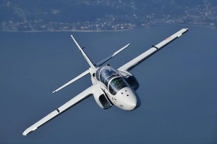 M-345: Nowoczesny samolot szkoleniowy Leonardo dla pilotów wojskowych