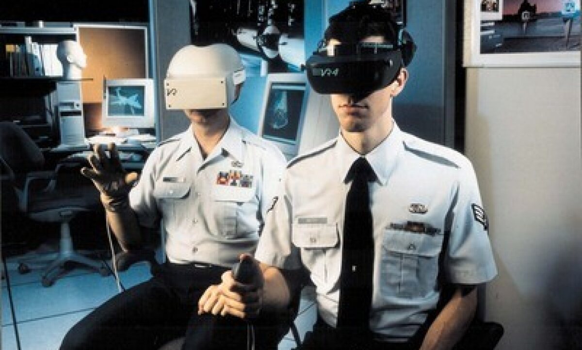 Raytheon prezentuje przenośny trenażer VR dla V-22