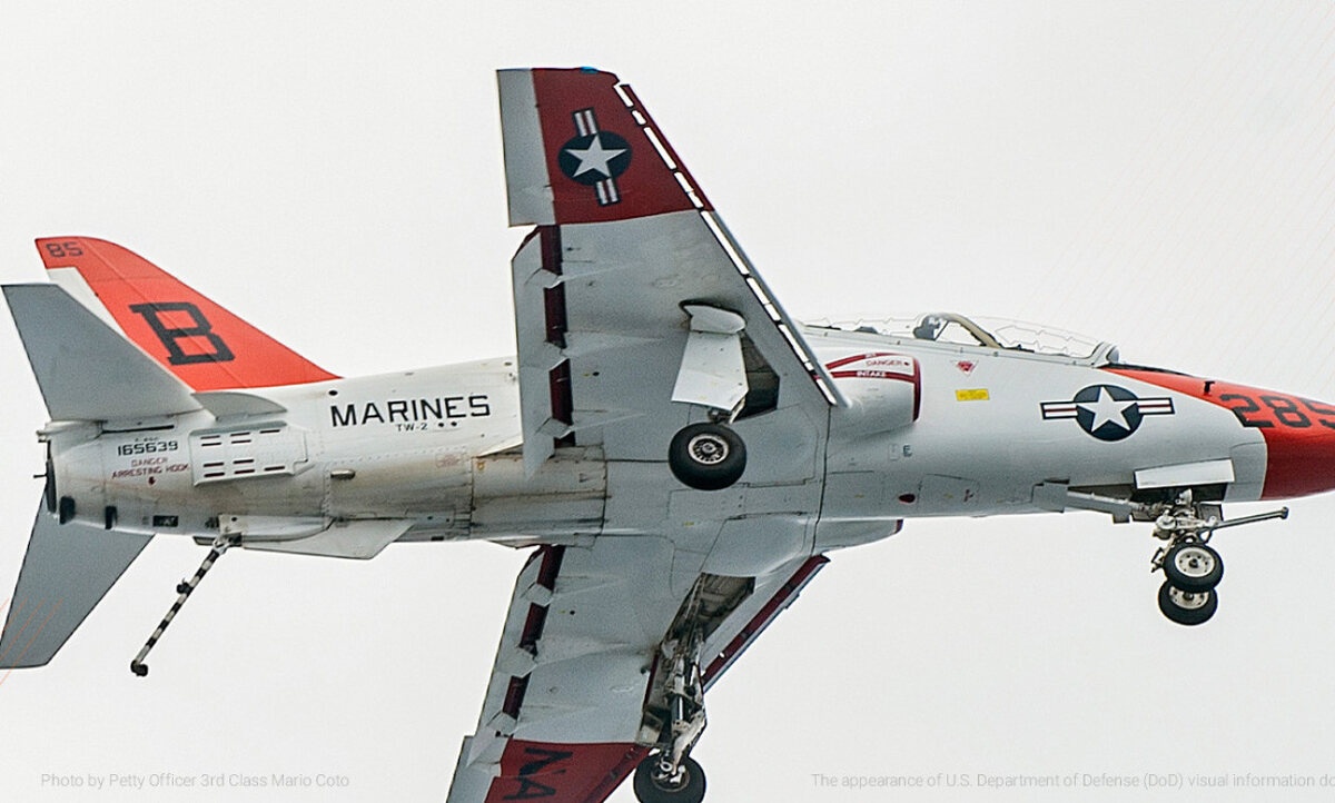 US Navy inwestuje w AR i VR dla szkolenia pilotów T-45