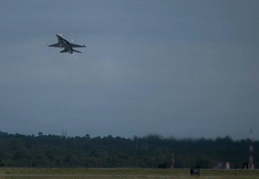 DARPA rozwija autonomiczne zdolności bojowe F-16 z wykorzystaniem sztucznej inteligencji