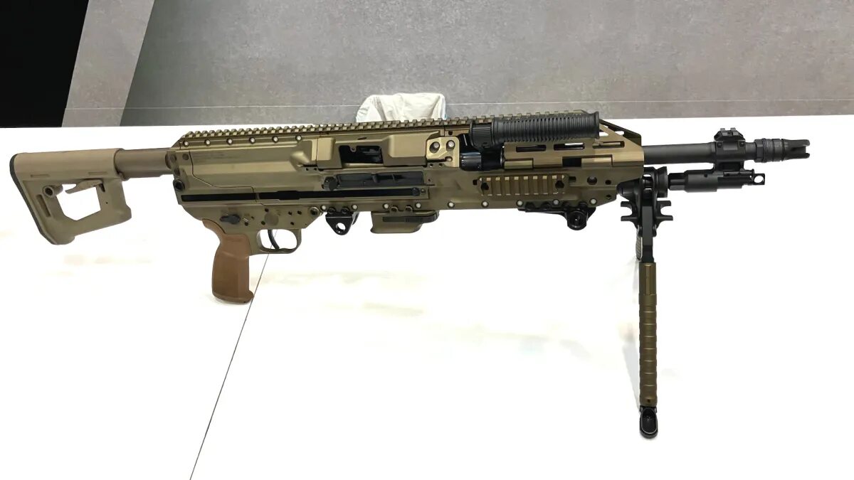 Lżejszy i krótszy karabinek maszynowy M250A1 od Sig Sauer