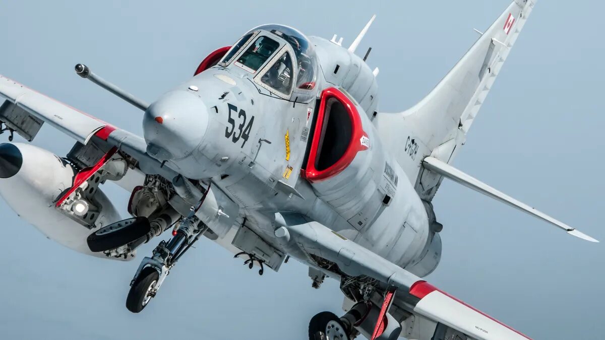 Top Aces wykorzystuje A-4N Skyhawk do treningu „czerwonych sił” w Europie