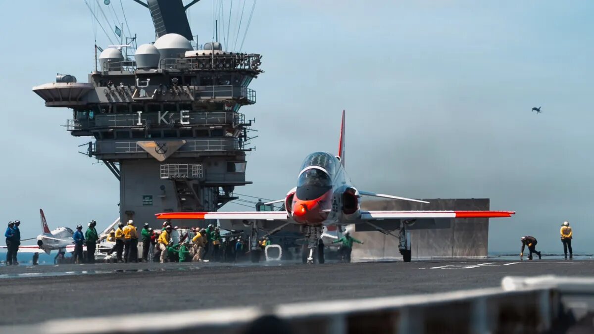 Ewolucja Szkolenia Lotniskowcowego US Navy: Przyszłość Kwalifikacji na Pokładzie